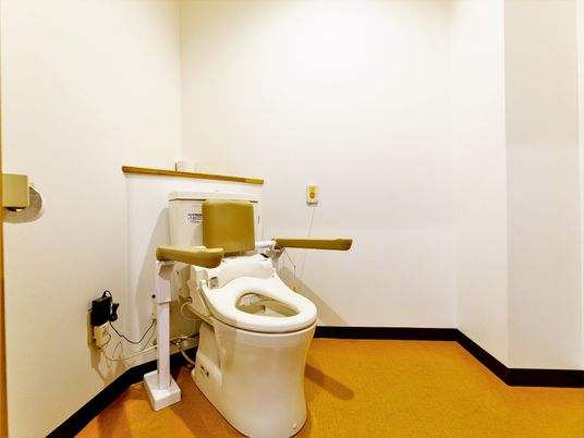 手すり付きトイレ設備