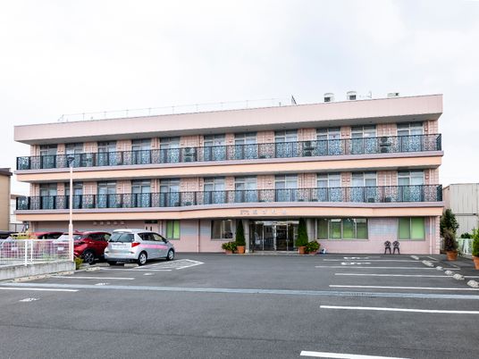 ゆったりした外観の建物