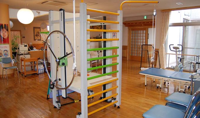 訓練器具が並ぶ機能訓練室