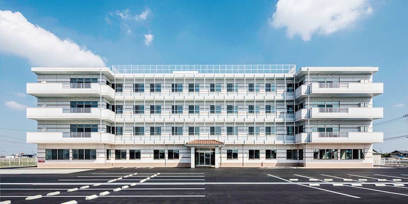 広々とした施設の外観
