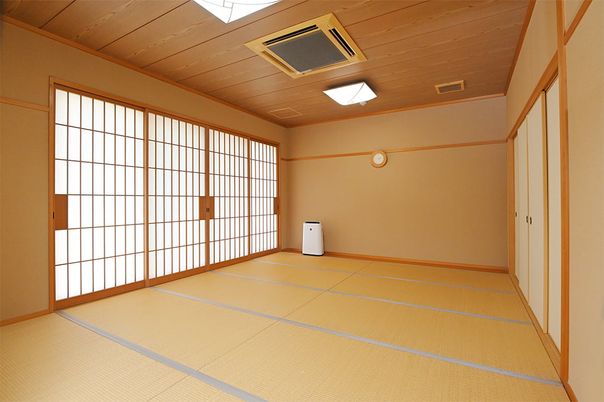 落ち着いた和室