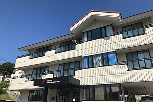 立派な建物の外観