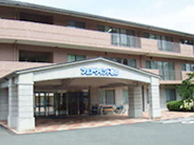 落ち着いた色合いの外観