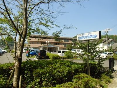 植物が映える建物外観