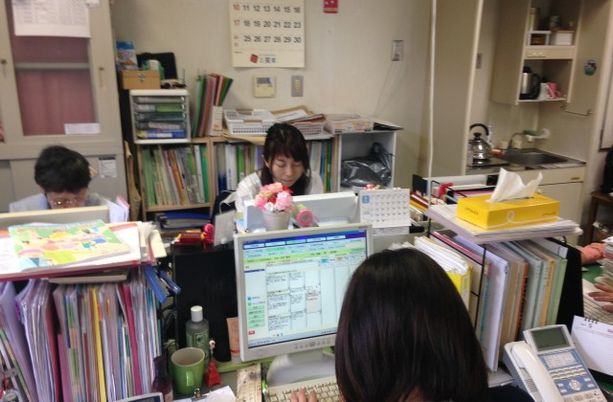 スタッフの働く様子