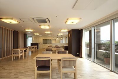 開放的なダイニングルーム