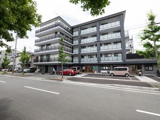 現代的な建物の外観