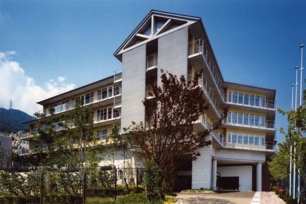 近代的な外観の建物