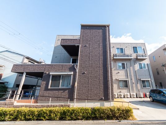 洗練された建物の外観