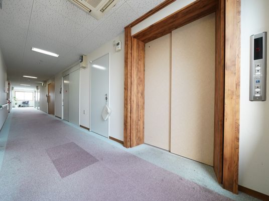 ゆったりした廊下の一角