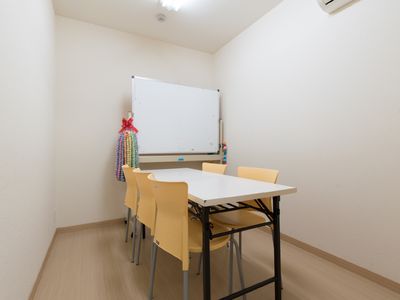 シンプルな多目的室