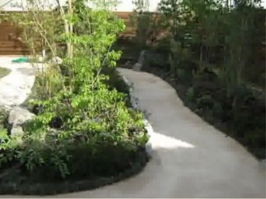 緑豊かな散策路