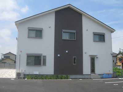 広々とした外観