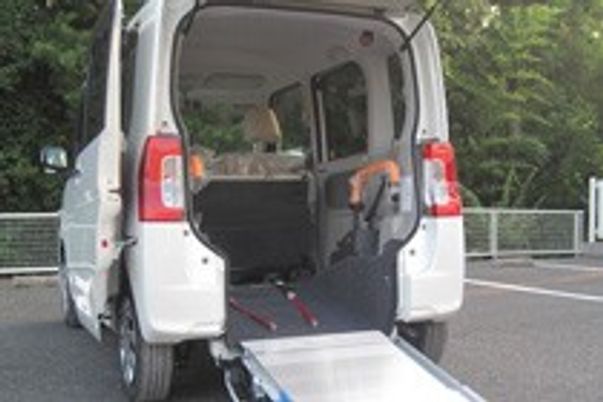 スロープ付き車両