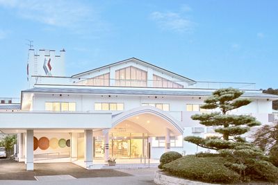 開放的な外観の建物