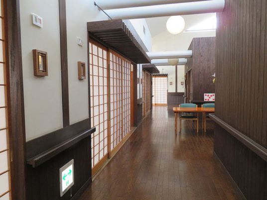 和風の落ち着いた廊下