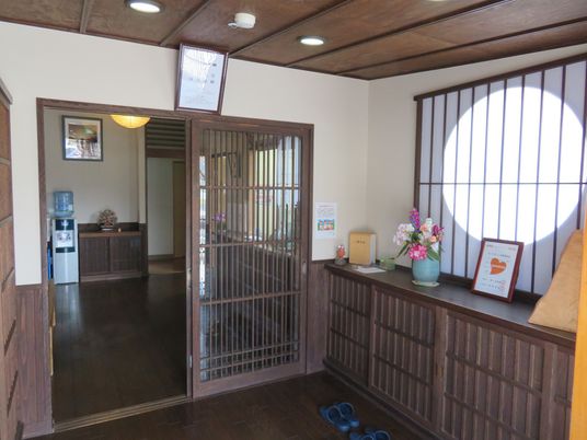 和風のエントランス風景