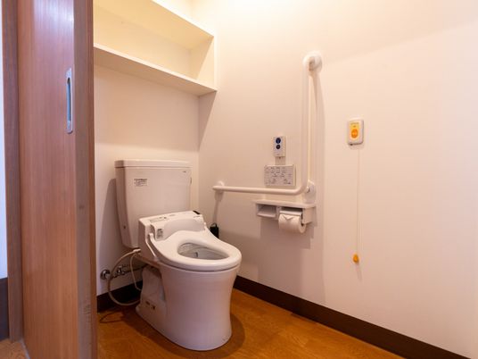 安全な設計のトイレ