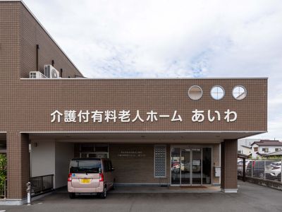 エントランスの清潔感ある外観