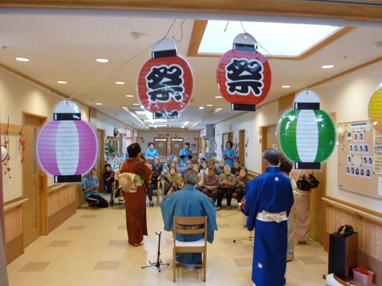 和装でイベント中の廊下