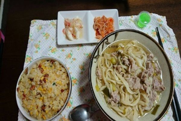 美しい料理が並んだテーブル