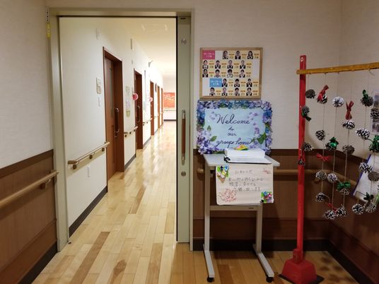 明るい廊下の入口