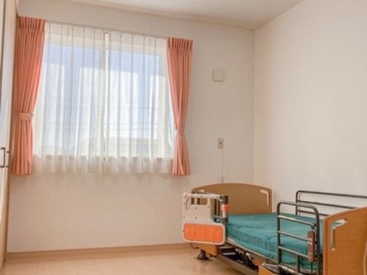 明るい居室の一角