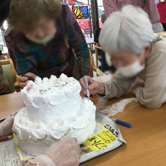 ケーキ作りの場面