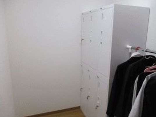 ロッカーのある空間