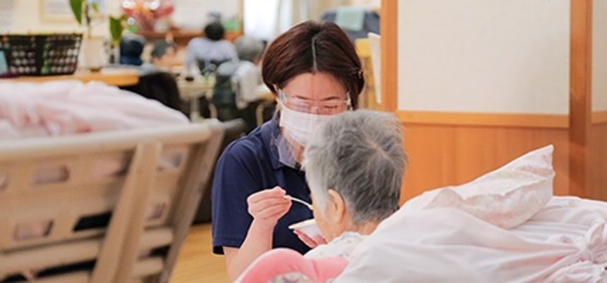 親身な介助の様子、居室  