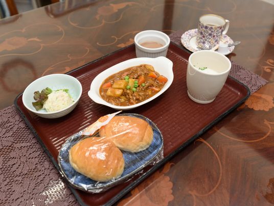 食事の用意されたテーブル