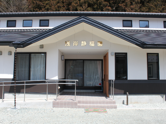 快適な職場の正面玄関