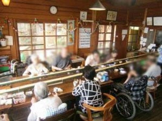 落ち着いた食事の空間