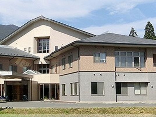 落ち着いた建物の外観