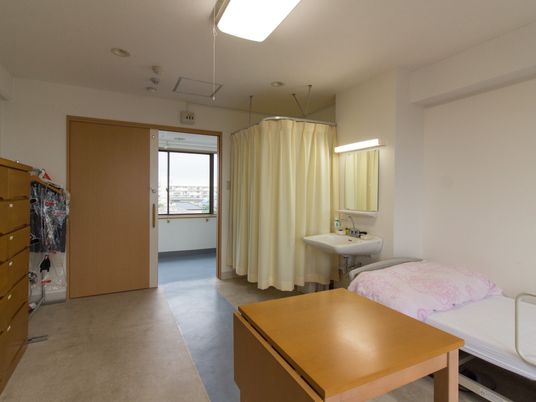 広々とした明るい居室
