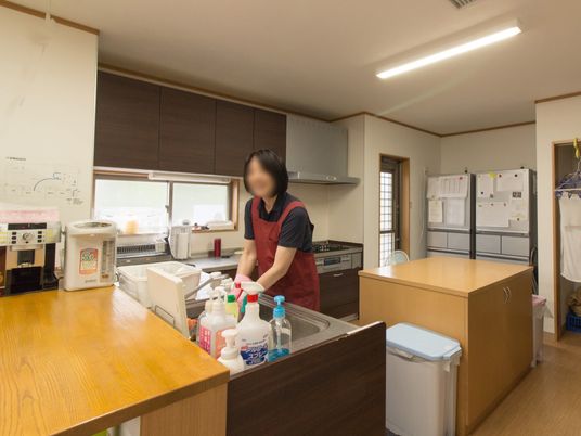 キッチンの作業風景