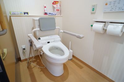 手すり付き洋式トイレ