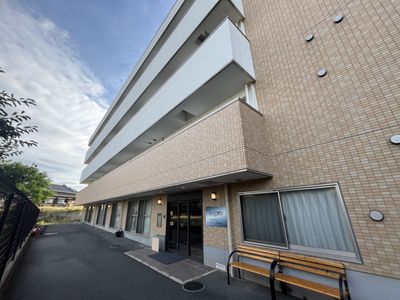 清潔感のある施設エントランス