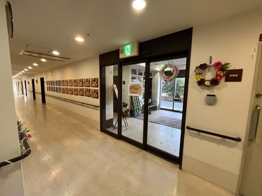 広々とした綺麗な廊下