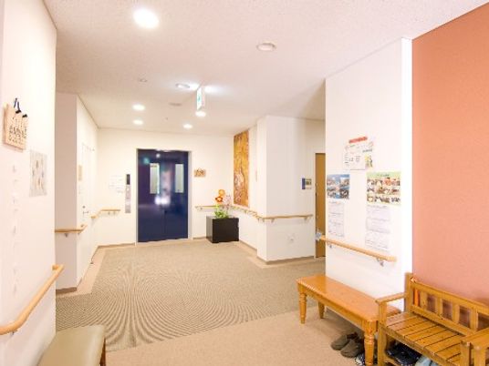 明るく清潔な廊下