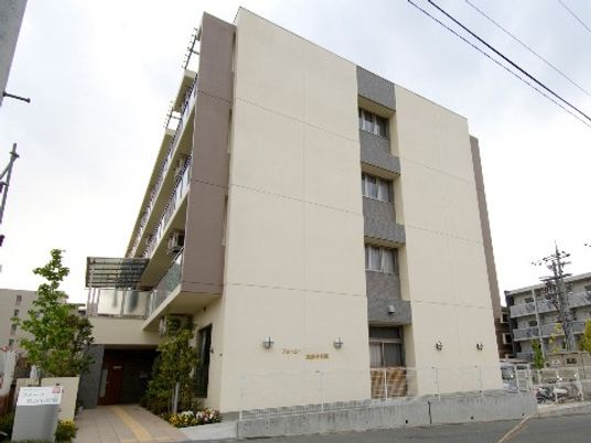 モダンな建物の外観