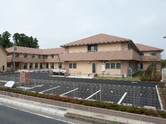 広々とした施設の外観