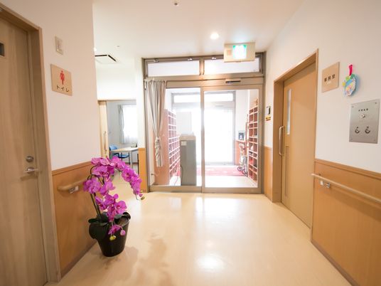 エントランスの廊下の風景