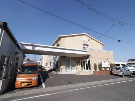 外観の明るい建物