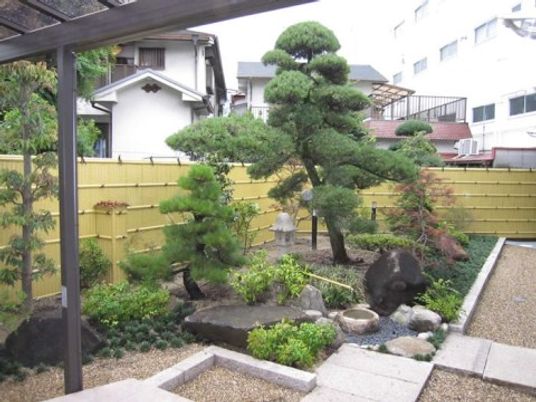 緑豊かな和風庭園