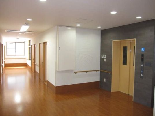 キレイな施設の廊下