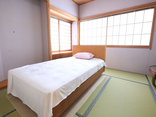 落ち着いた和室の居室