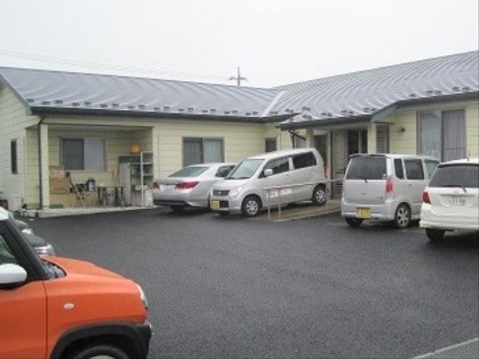 一階建ての施設外観