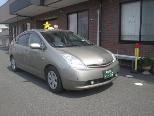 施設前の整備された駐車場