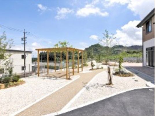 広々とした施設の中庭
